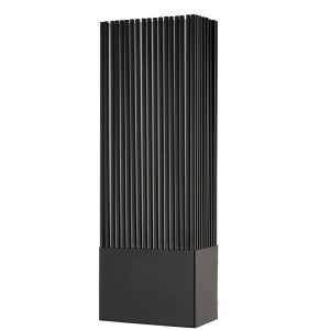 Hampton Inn Hotel Metal Wall Sconce met matzwarte afwerking en acryl diffuser binnenin bij hotel typische vloergangen